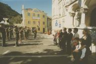 Atuação de uma banda de música em frente aos Paços do Concelho de Sintra nas comemorações do 25º aniversário do 25 de Abril no Largo Dr. Virgílio Horta em Sintra.