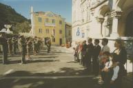 Atuação de uma banda de música em frente aos Paços do Concelho de Sintra nas comemorações do 25º aniversário do 25 de Abril no Largo Dr. Virgílio Horta em Sintra.