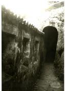 Corredor, com as janelas das celas, para as casas de banho Convento de Santa Cruz da Serra vulgarmente conhecido por Convento dos Capuchos.