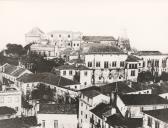 Vista parcial da vila se sintra com a porta de armas, a casa da guarda da rainha e do Almoxarifado em frente ao palácio Nacional de Sintra.