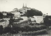 <span class="hilite">Vista</span> parcial da Vila de Sintra com o palácio, casas do almoxarifado e o antigo mercado.
