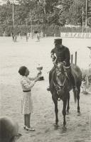 Entrega de trofeus no XXIV concurso hípico no campo da Sociedade União Sintrense.