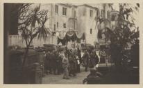 Procissão na praça da República em frente ao Palácio Nacional de Sintra.