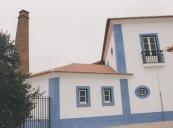 Fachada exterior do edifício da escola do património de Sintra, localizada em Odrinhas.