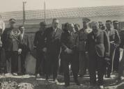 Presidente da República, General António Óscar de Fragoso Carmona, acompanhado pelo Sr. Torcato Pardal Monteiro aquando da visita à pedreira "Calçado Velho", da Companhia Portuguesa de Marmores e Cantarias, em Pero Pinheiro.