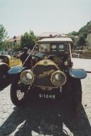 Exposição de carros clássicos do Rally de Inglaterra no largo Rainha Dona Amélia em frente ao Palácio Nacional de Sintra.