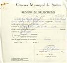 Registo de velocípede com o nº 9323, em nome de Vítor José Névoa, morador em Rua José Nunes dos Santos, Sintra.