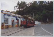 Elétrico junto ao café Salvador na Ribeira de Sintra.