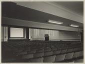 Plateia e palco do Cine Teatro Carlos Manuel.