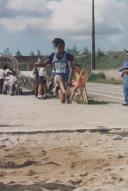 Atleta durante uma prova de saltos em cumprimento.