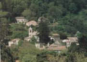 Arrabalde da Vila de Sintra, vislumbrando-se ao centro a Igreja de Santa Maria e um pouco mais acima entre as árvores a abside da antiga Igreja de São Miguel.