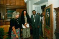 Presidente da Câmara Municipal de Sintra, Drª Edite Estrela visitando a exposição Amigos de Benguela no Palácio Valenças.