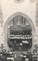 Atuação de um grupo coral na Igreja de Santa Maria em Sintra.