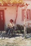 Saloio junto à sua casa em Gouveia.