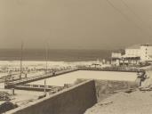 Vista parcial da Praia das Maçãs aquando da construção do ringue.