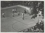 Jogo de hokey em patins no Parque da Liberdade durante as festas de Nossa Senhora do Cabo Espichel na freguesia de São Martinho em Sintra.