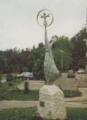 Estatueta num jardim em Mira Sintra.