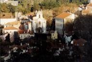 Igreja de São Martinho e o Hotel Costa na vila de Sintra.