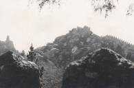 Vista parcial da Serra de Sintra com Castelo dos Mouros e Palácio Nacional da Pena.