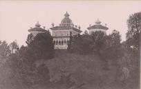 Vista geral do parque de Monserrate com a fachada principal do Palácio. 