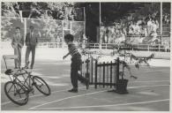 Gincana de bicicletas no ringue de patinagem do Parque da Liberdade em Sintra.