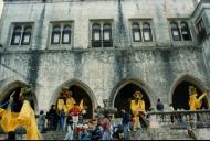 Comemorações do dia mundial do teatro, com o grupo de teatro da escola secundária de Santa Maria "Cidra", frente ao Palácio Nacional de Sintra.