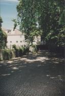 Pátio e casa da Quinta do Vinagre.