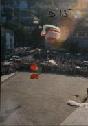 Espetáculo de paraquedistas em frente ao Palácio Nacional de Sintra, durante a geminação do Município de Sintra, com o Município de El Jadida, Marrocos.