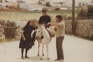 Tia Joana e o marido à conversa com Zé Massano de Gouveia.