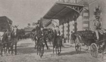 Vista parcial da estação de Caminhos de Ferro de Sintra com trens.