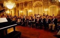 Público a assistir ao Concerto de piano de Pedro Burmester, na sala da música no Palácio Nacional de Queluz, durante o Festival de Música de Sintra.