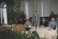 Edite Estrela, presidente da Câmara Municipal de Sintra com o Lino Paulo numa reunião na sala da Nau do Palácio Valenças.