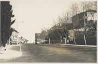 Avenida Miguel Bombarda com a fonte manuelina e o Largo Afonso de Albuquerque na Estefânia, Sintra.