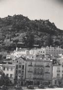 Vista parcial da Vila de Sintra, a Serra de Sintra e o Castelo dos Mouros.