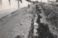 Obras de reparação na rede de saneamento básico na Fonte das Eiras em Agualva.