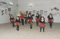 Atuação de um grupo de dança infantil no 2.º aniversário do mercado de Casal de Cambra.