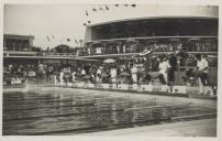 Prova de natação na piscina da Praia das Maçãs.