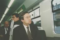 António Manuel de Oliveira Guterres, primeiro ministro, acompanhado por Rui Pereira, vereador da Câmara Municipal de Sintra, numa viagem de comboio na linha de Sintra. 