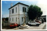 Pelourinho e escola em Colares.