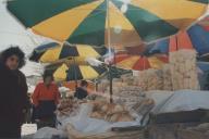 Venda de pão e bolos na Feira de São Pedro.