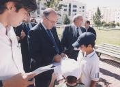 Jovens a pedir autógrafos ao Sr. Presidente da CMS, Dr. Fernando Seara.