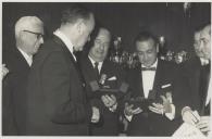 Entrega de troféus do Rally das Camélias na sala da Nau do Palácio Valenças, com a presença do Presidente da Câmara Municipal de Sintra, Visconde de Asseca e César Moreira Batista.