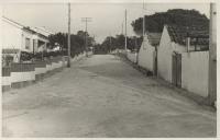 Rua da Capela do Mucifal em calçada portuguesa.