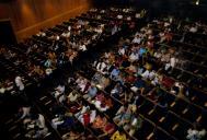 Público a assistir a Raça Cia de Dança de S. Paulo, Brasil, no Centro Cultural Olga Cadaval, durante o Festival de Sintra.