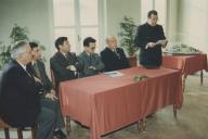 João Justino, Presidente da Câmara Municipal de Sintra, e o Padre João durante a assinatura do protocolo para a construção da igreja de Santa Maria e São Miguel no Sintra Cinema da Portela.