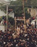 Matança do touro para o bodo aos pobres na Festa em Honra do Divino Espirito Santo no Penedo.