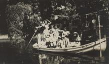 Passeio de barco no Rio da Várzea de Colares durante os festejos de Nossa Senhora do Cabo Espichel.