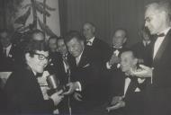 Entrega de troféus do Rally das Camélias na sala da Nau do Palácio Valenças, com a presença do Presidente da Câmara Municipal de Sintra, Visconde de Asseca e José Maria Tavares.