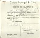 Registo de velocípede de marca Vitória, com o nº 9256, em nome de Vítor José Azevedo Névoa, morador em Rua José Antunes dos Santos, Sintra.