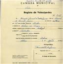 Registo de velocípede de marca Raleigh, com o nº 2067, em nome de Fernando Manuel de Seabra Gomes, morador em Vinagre, Colares.